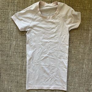 Lululemon Swiftly Tech t-shirt